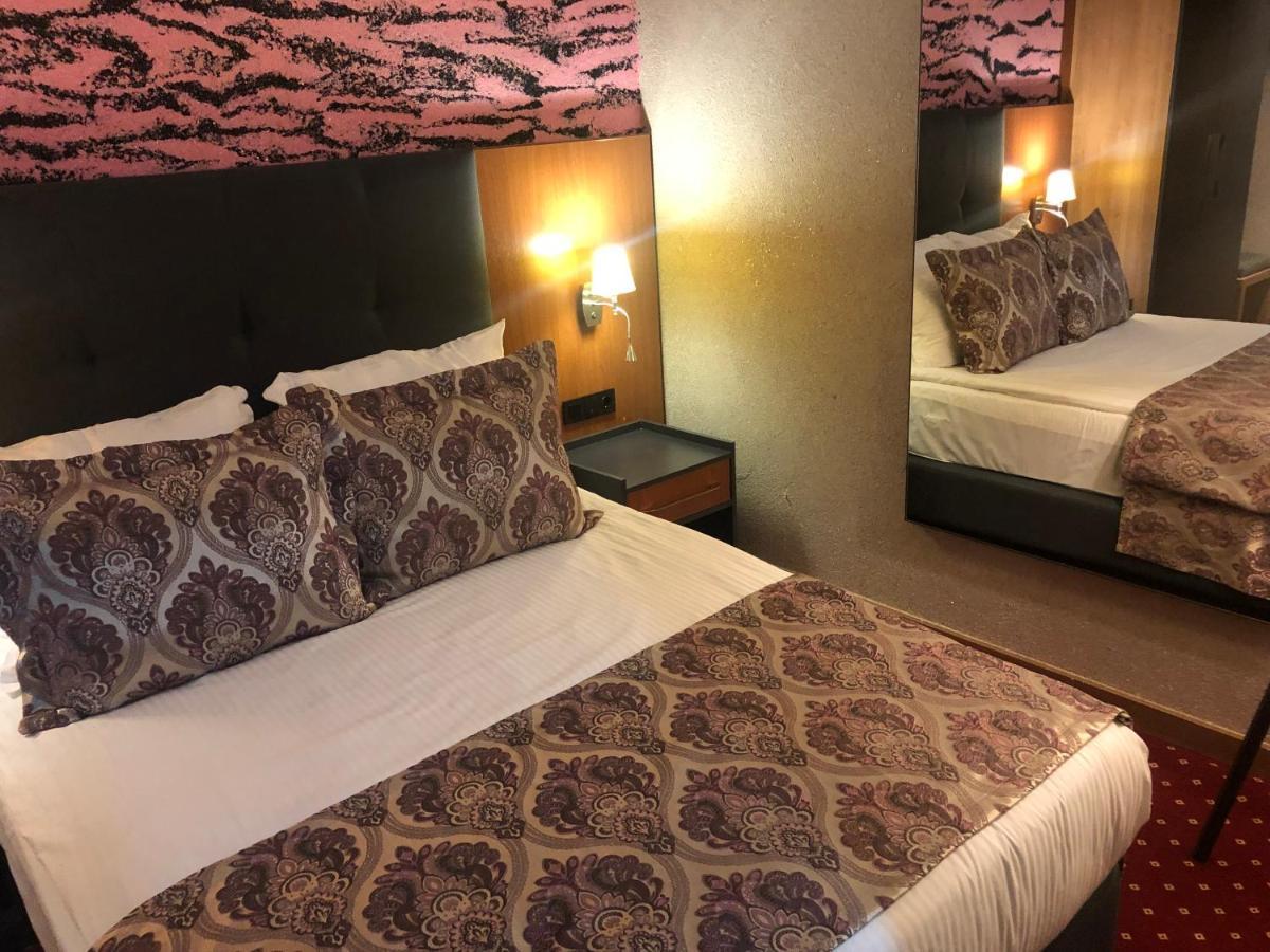 Euphoria Batumi Convention & Casino Hotel Kültér fotó A room at the hotel