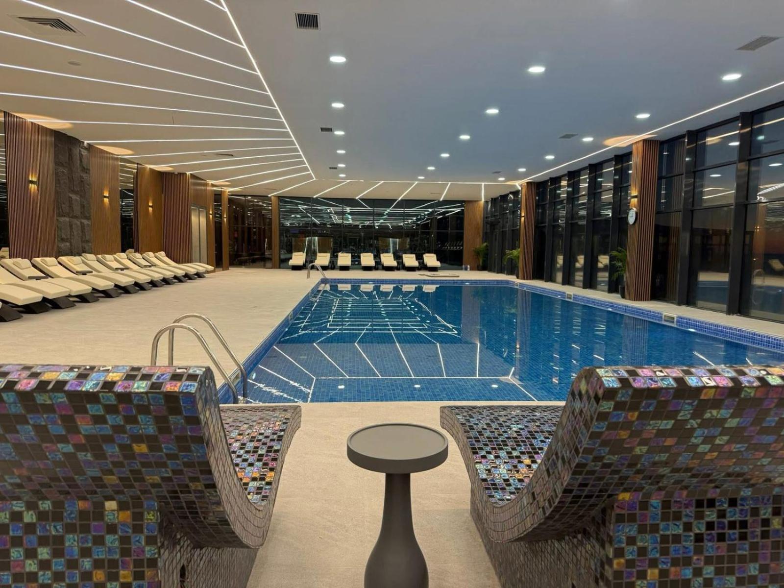 Euphoria Batumi Convention & Casino Hotel Kültér fotó