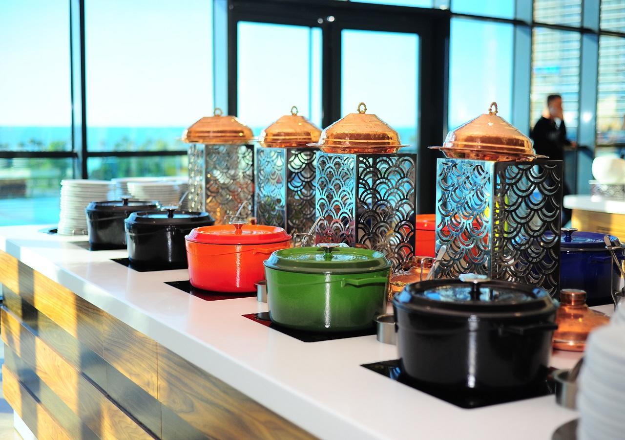 Euphoria Batumi Convention & Casino Hotel Kültér fotó Le Creuset cookware