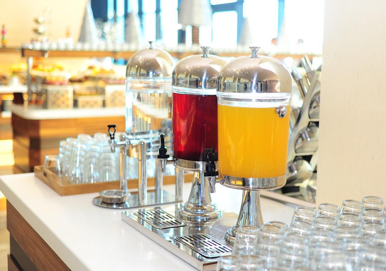 Euphoria Batumi Convention & Casino Hotel Kültér fotó Juice dispensers