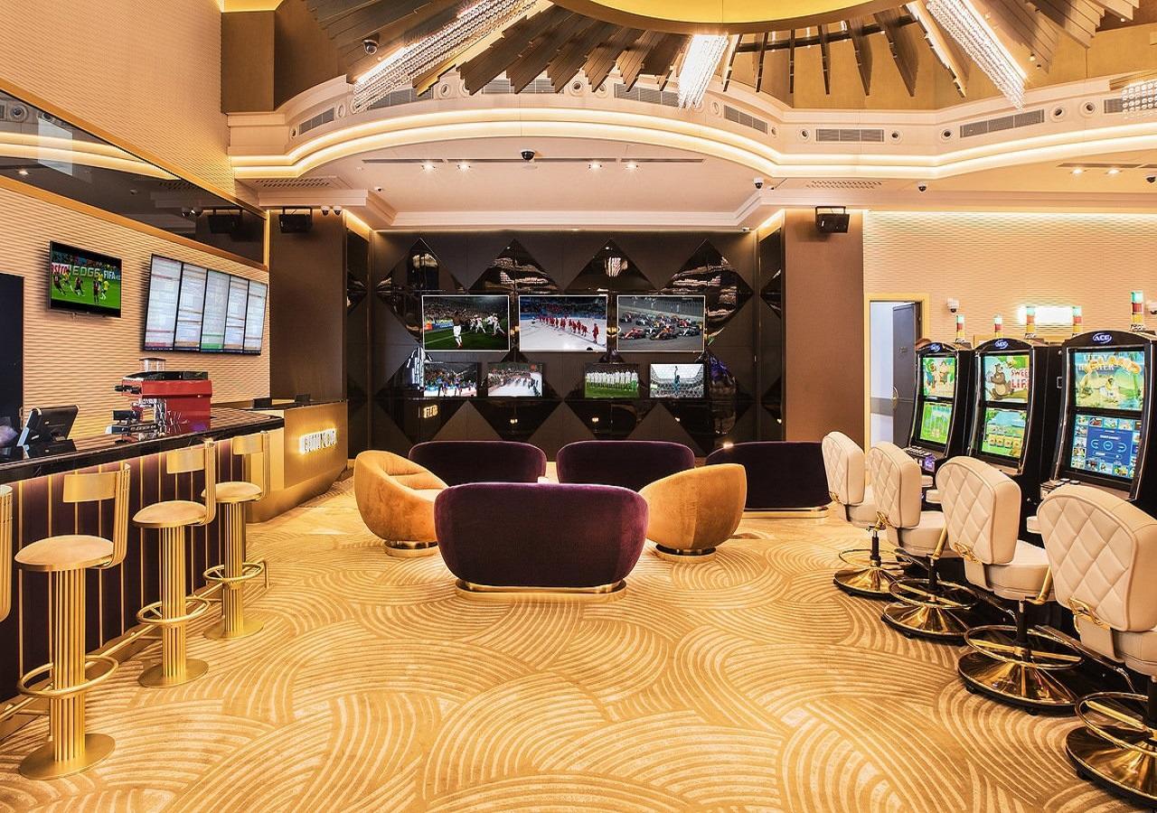 Euphoria Batumi Convention & Casino Hotel Kültér fotó Sportsbet.io Lounge at the Hong Kong International Convention and Exhibition Centre