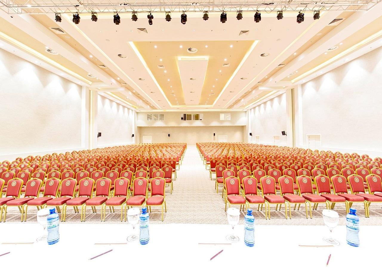 Euphoria Batumi Convention & Casino Hotel Kültér fotó The 1,000-seat conference hall