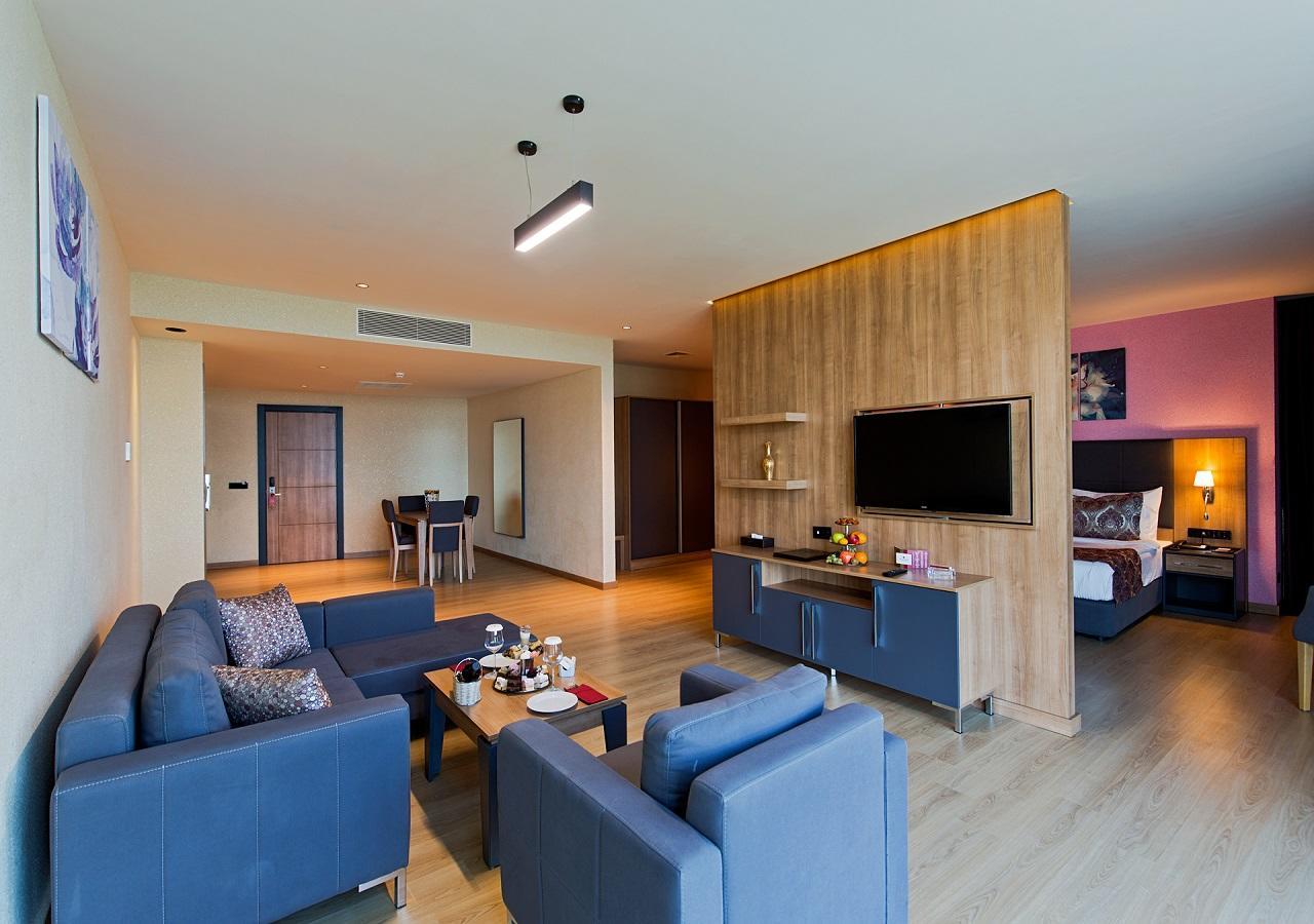 Euphoria Batumi Convention & Casino Hotel Kültér fotó Suite
