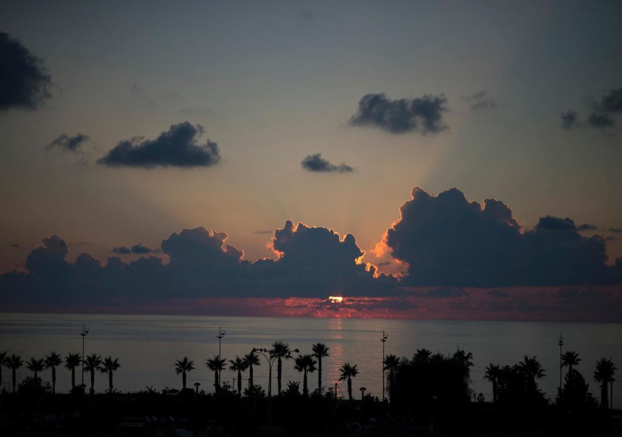 Euphoria Batumi Convention & Casino Hotel Kültér fotó Sunset over the Gulf of Mexico
