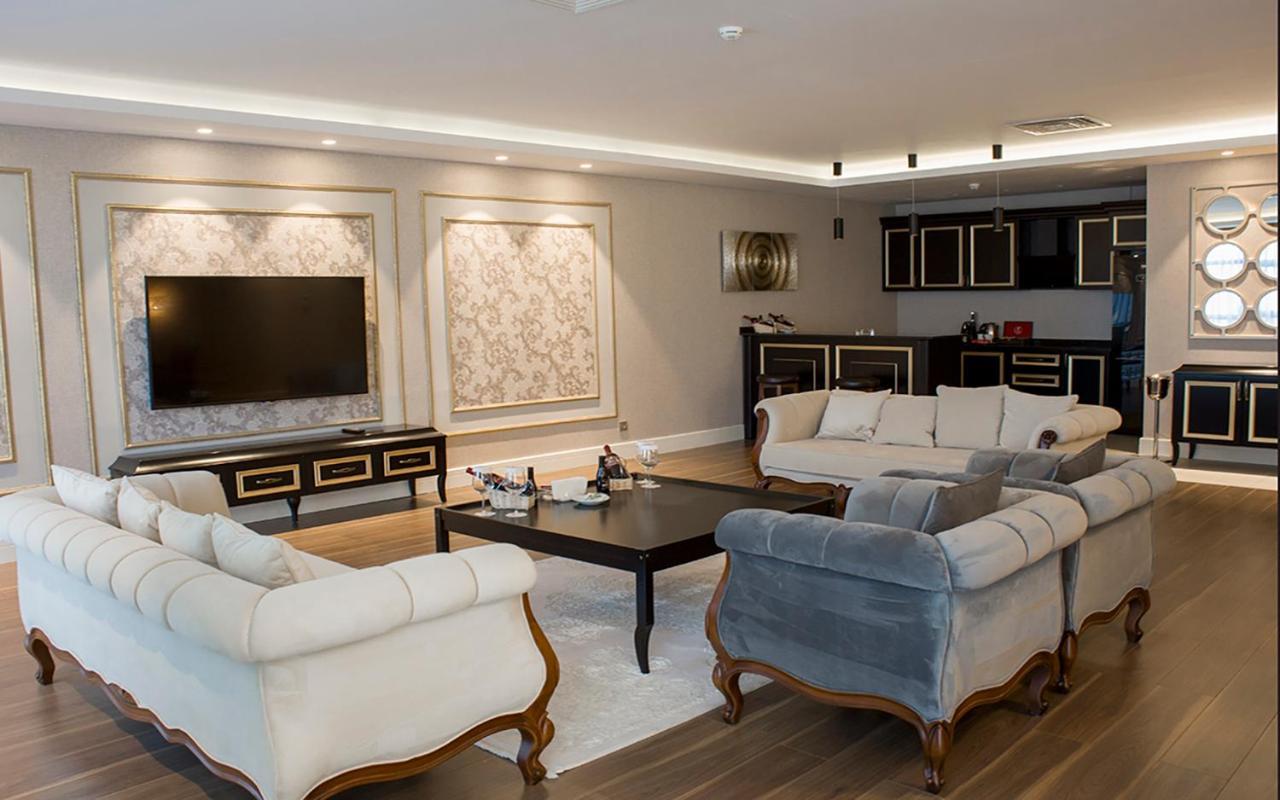 Euphoria Batumi Convention & Casino Hotel Kültér fotó A living room in a private home