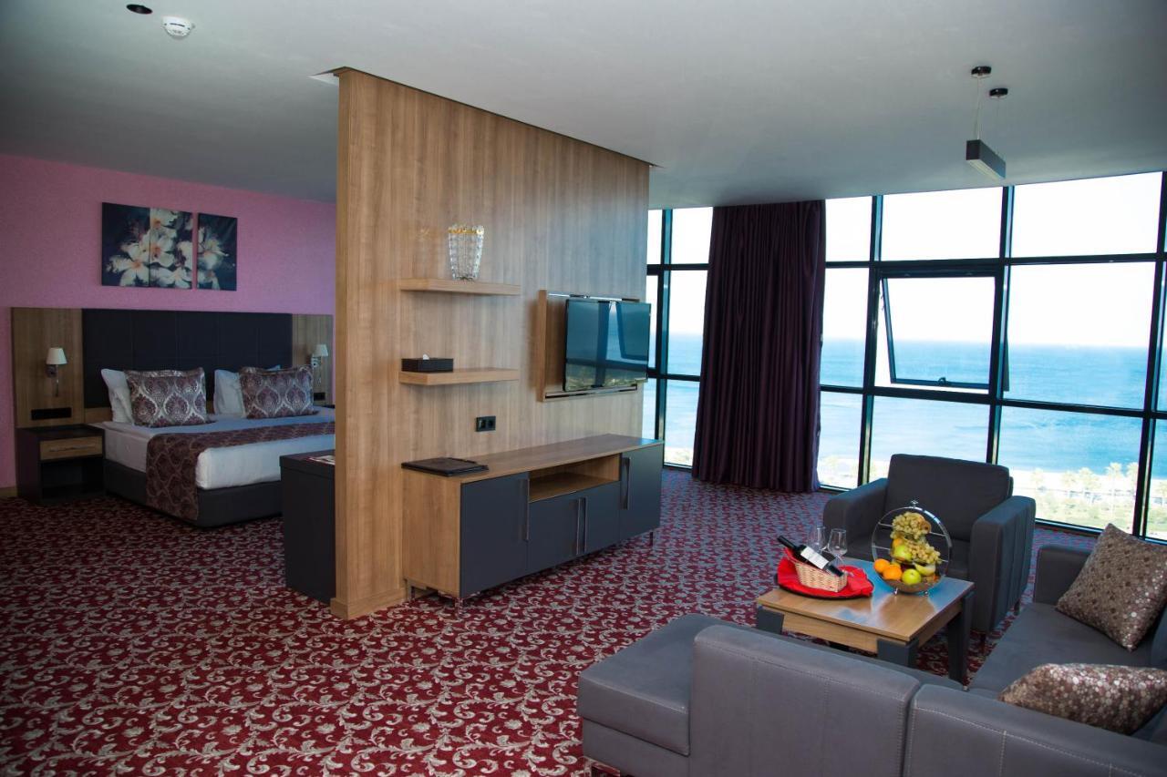 Euphoria Batumi Convention & Casino Hotel Kültér fotó